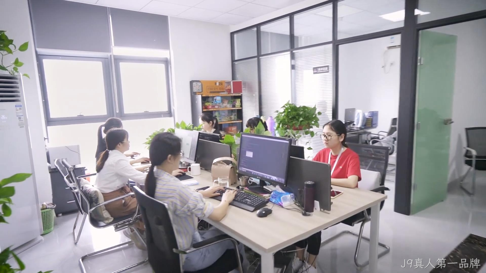 J9真人第一品牌中小企业做官网有必要定制吗？靠谱J9真人第一品牌网站建设公司怎么选